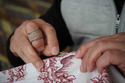 Çeyizlerin vazgeçilmeziydi, şimdi fabrikasyona direniyor