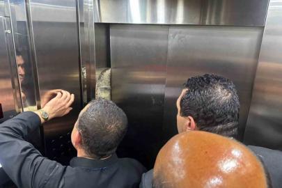 CHP heyetine Gaziantep’te asansör şoku: Yarım saat mahsur kaldılar
