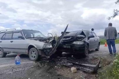 Çorum’da iki otomobil çarpıştı: 3 yaralı
