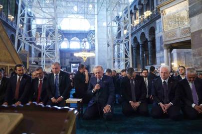 Cumhurbaşkanı Erdoğan, cuma namazını Ayasofya Camii’nde kıldı, Kur’an-ı Kerim okudu