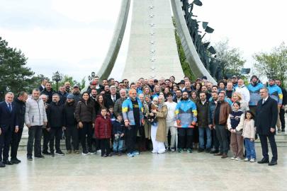 Cumhurbaşkanı Erdoğan, Doğu-Batı Dostluk ve İpek Yolu Rallisi’ne katılan grubu uğurladı