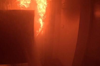Diyarbakır’da itfaiye erlerinin yangına müdahalesi ve bebekleri kurtarması kask kamerasına yansıdı