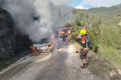 Dursunbey’de araç yangını ormana sıçradı