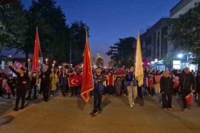 Düzce’de 19 Mayıs coşkusu fener alayı ile başladı