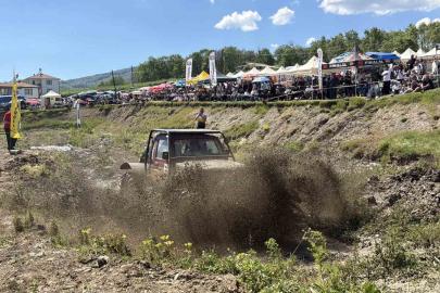 Düzce’de Off-Road festivali nefes kesti: 60 araç zorlu parkurda yarıştı