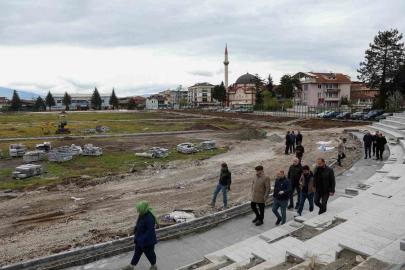 Düzce’de şehrin kalbinde 3 park birbirine bağlanıyor