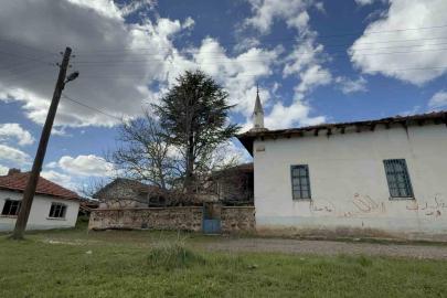 Ecdada ait 143 yıllık cami restorasyon bekliyor