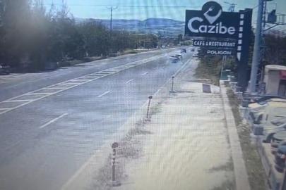 Elazığ’da 5 kişinin yaralandığı trafik kazası, güvenlik kamerasına yansıdı