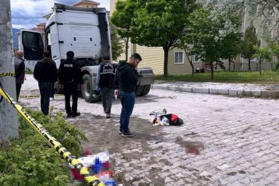 Emet’te tırın ayağının üzerinden geçtiği yaşlı kadın yaralandı