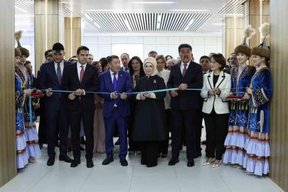 Emine Erdoğan, Kazakistan’da Sıfır Atık Eğitim Laboratuvarı’nın açılışını yaptı