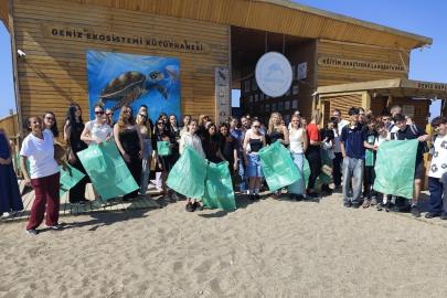 Erasmus ile Manavgat’a gelen öğrenci ve öğretmelerden temizlik etkinliği