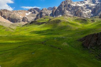 Erzincan’da 2 bin 500 rakımdaki yayla hayran bırakıyor