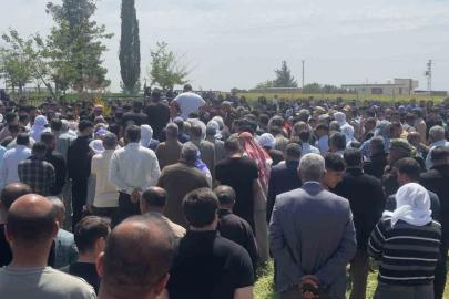 Evin damında ölü bulunan 5 yaşındaki çocuk defnedildi
