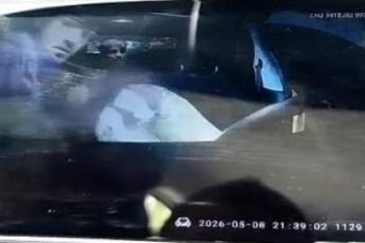 Eyüpsultan’da darp edilen taksici gasp edildi, hastanelik oldu: O anlar kamerada