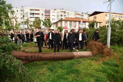 Fırtına sonrası vali, kaymakam ve belediye başkanı bölgede incelemede bulundu