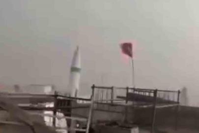 Fırtınada minarenin yıkılma anı kamerada