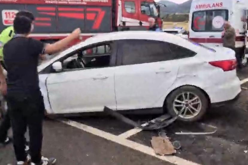 Gaziantep’te iki otomobil çarpıştı: 6 yaralı