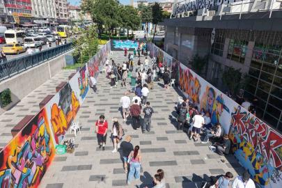 Gaziosmanpaşa’da "Sokak Stili Graffiti Festivali" renkli görüntülere sahne oldu