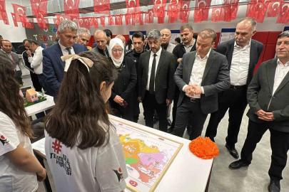 Geleceğin bilim insanları projelerini sergiledi