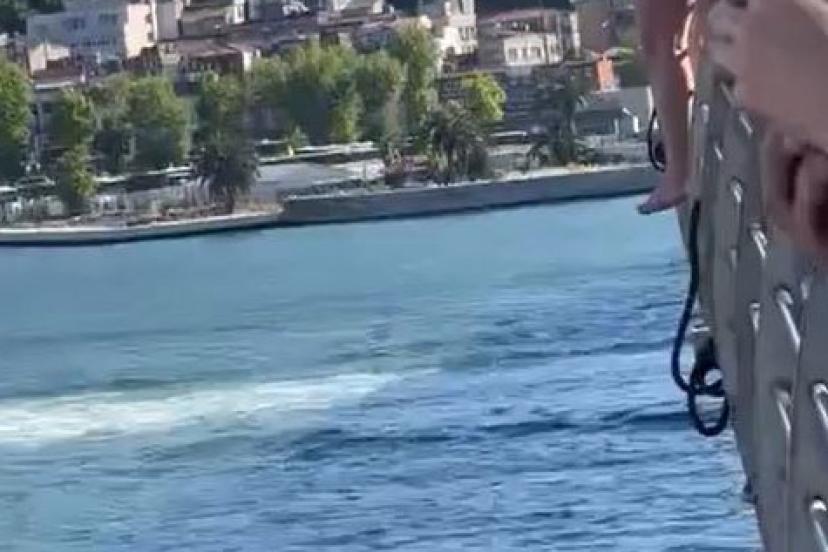Haliç Köprüsü’nde gençlerin tehlikeli atlayışı kamerada