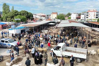 Havran Hayvan Pazarı’nda tarihi arefe yoğunluğu