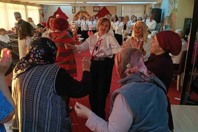 Huzurevi sakinlerini duygulandıran konser