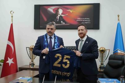 İçişleri Bakanı Çiftçi’den Erzurumspor’a tebrik ziyareti