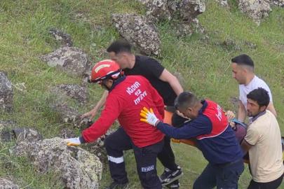 Iğdır’da otomobil uçuruma yuvarlandı: 4 yaralı