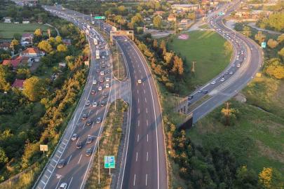 İki ana güzergahta trafik yoğunluğu sürüyor