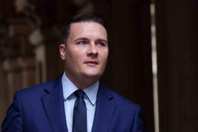 İngiltere’de istifa eden eski bakandan Başbakan Starmer ile rekabet çağrısı