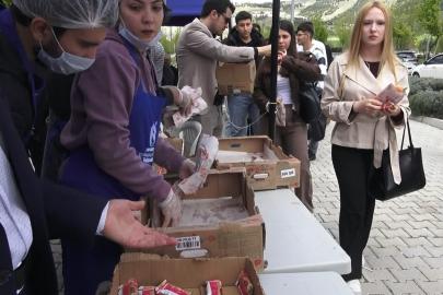 Isparta’da öğrencilere 5 bin adet balık ekmek dağıtıldı
