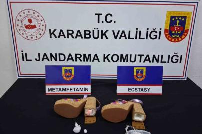 Kadın ayakkabısının topuğundan uyuşturucu çıktı: 3 şüpheli adliyede