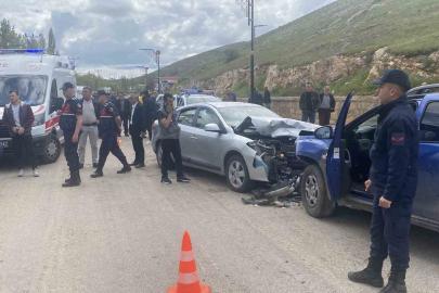Kafa kafaya çarpıştılar, 8 kişi yaralandı