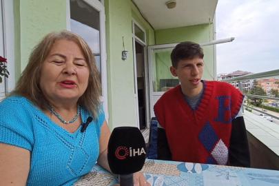 Kalbindeki engele piyanoyla direniyor