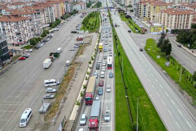 Karadeniz yolunda bayram yoğunluğu havadan görüntülendi