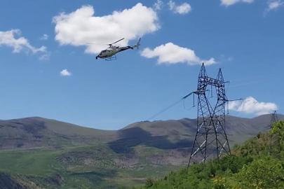 Karakaya Barajı ana elektrik iletim hattında helikopter destekli bakım