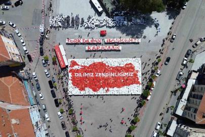 Karaman’da öğrencilerden "Yürüyen Sözlük" gösterisi