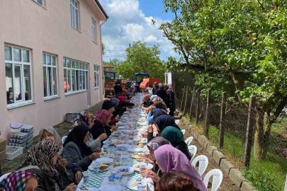 Karesi’de geleneksel hayır yemeğine 2 bin kişi katıldı
