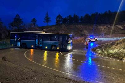 Kayseri’de alkollü bir şahıs çaldığı özel halk otobüsüyle kaza yaptı