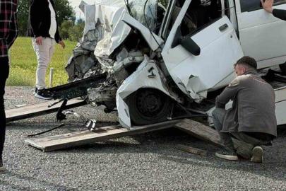 Kayseri’de otomobil ile hafif ticari araç çarpıştı: 1 ölü, 2 yaralı