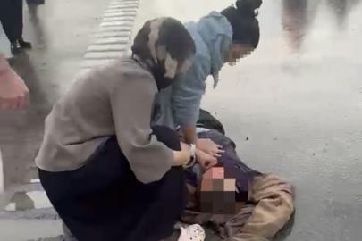 Kaza yapanlara yardım etmek isterken otomobilin çarptığı yaya hayatını kaybetti