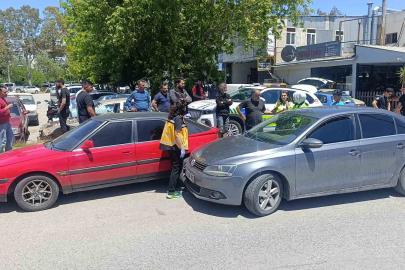 Kazaya neden olan sürücü, kendisini durdurmak isteyenlere biber gazı sıktı