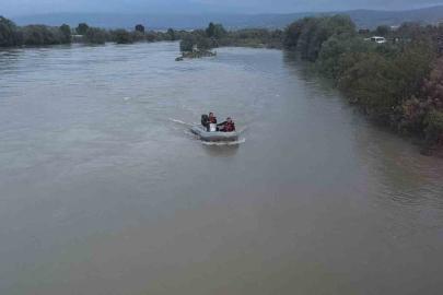 Kelkit Çayı’nda akıntıya kapılan 2 genç için arama çalışmaları havadan, karadan ve sudan devam ediyor