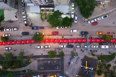 Kırıkkale’de 19 Mayıs coşkusu: Yüzlerce vatandaş, metrelerce uzunluğundaki Türk bayrağıyla yürüdü