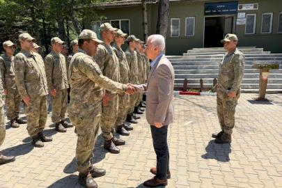 Kırklareli’nde gümrük personeli ve Mehmetçik ile bayramlaşma