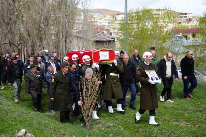 Kızından Kıbrıs gazisi babasına veda: "Babamla gurur duyuyorum"