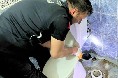 Klozete düşen yavru kediyi itfaiye kurtardı