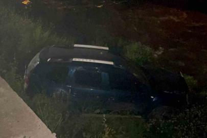 Kontrolden çıkan araç dereye uçtu, kaza sonrası sürücü kaçtı