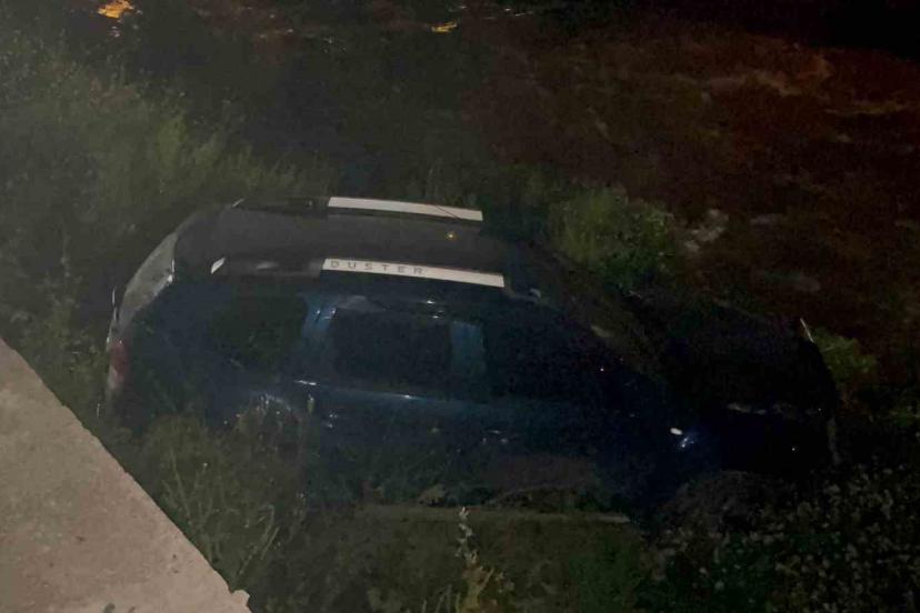 Kontrolden çıkan araç dereye uçtu, kaza sonrası sürücü kaçtı