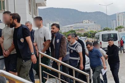 Kozan’da 5 cinayet şüphelisi adliyeye sevk edildi